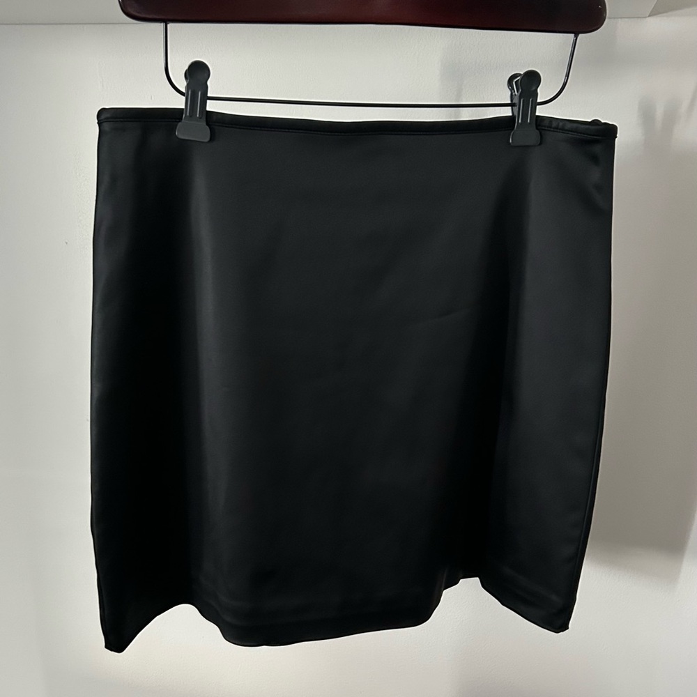 Aritzia Wilfred Tavern Satin Mini Skirt, 10